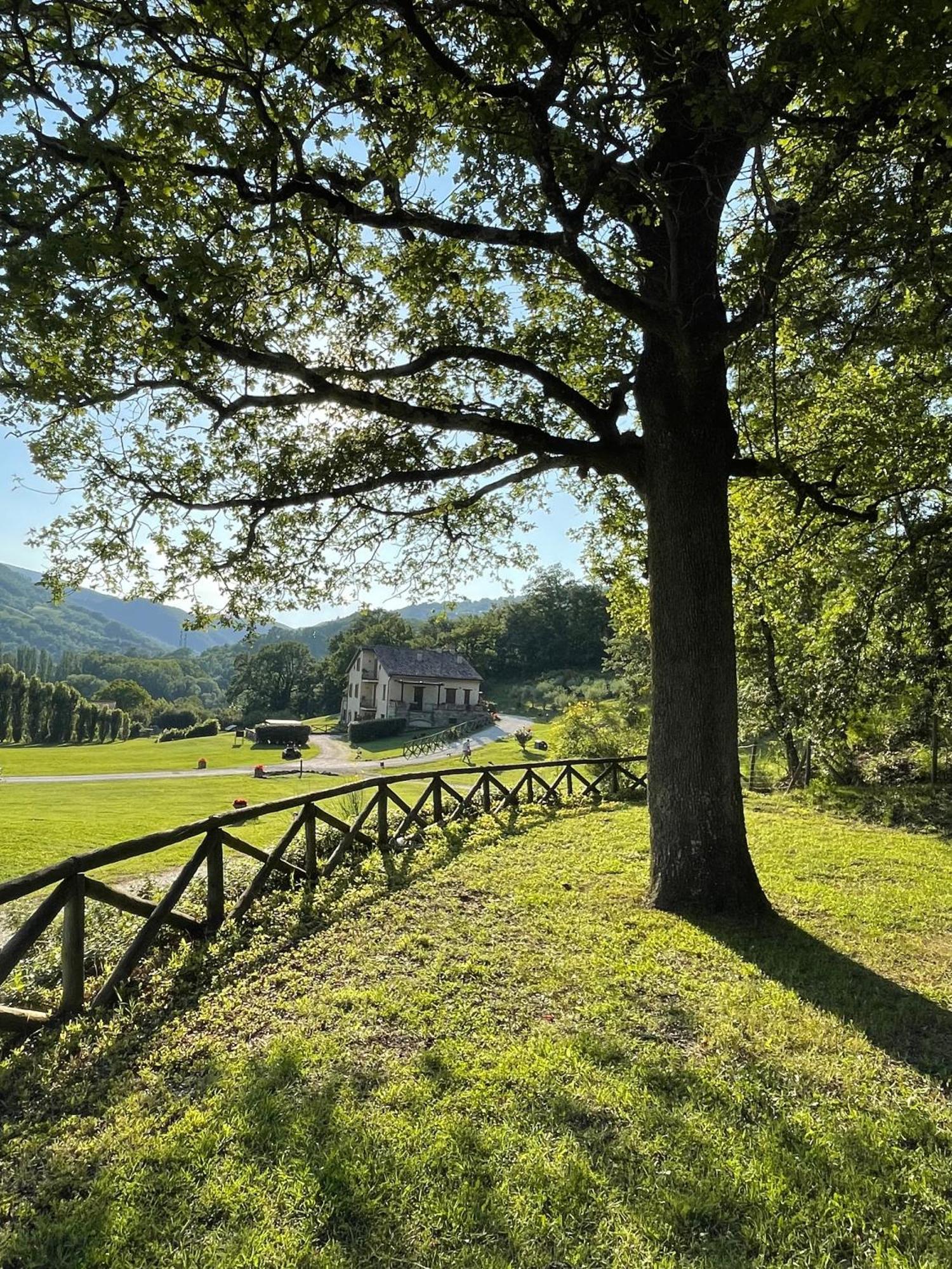 Cerqua Rosara Residence Valtopina Luaran gambar