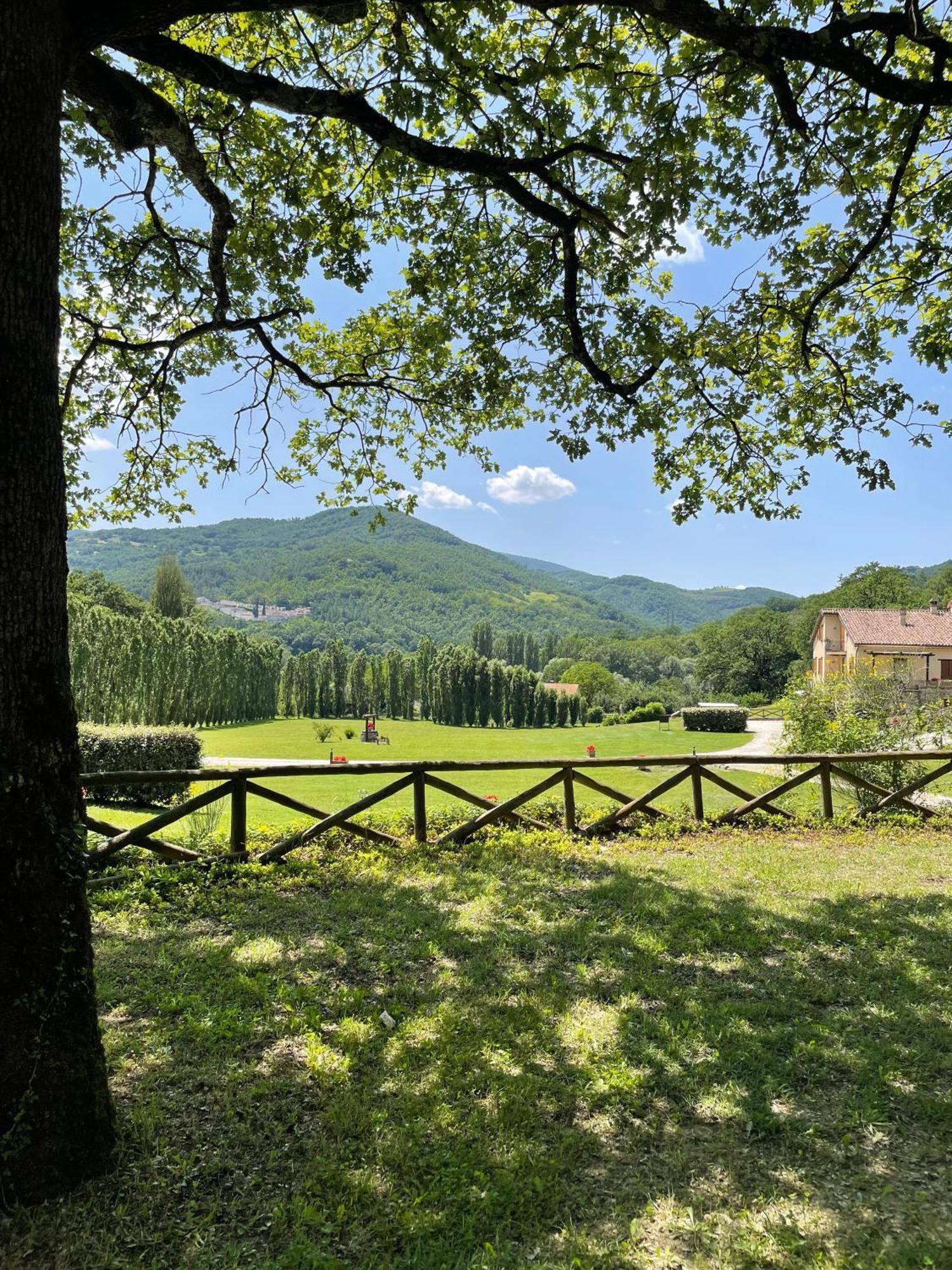 Cerqua Rosara Residence Valtopina Luaran gambar
